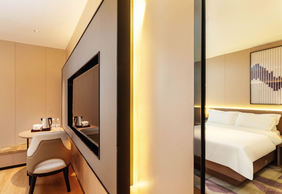 豪華大床房（落地窗+慕斯床墊+零壓枕頭+mini吧）