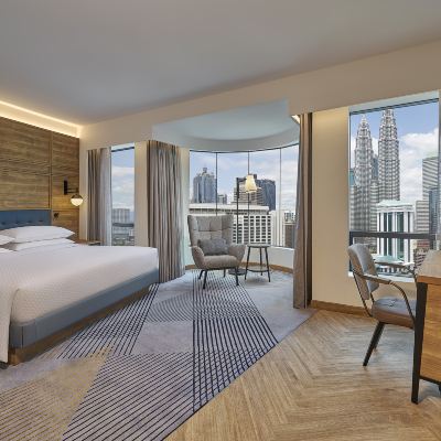 豪華，較大的客房，1張特大床，雙塔景觀 吉隆坡市中心喜來登福朋飯店優惠