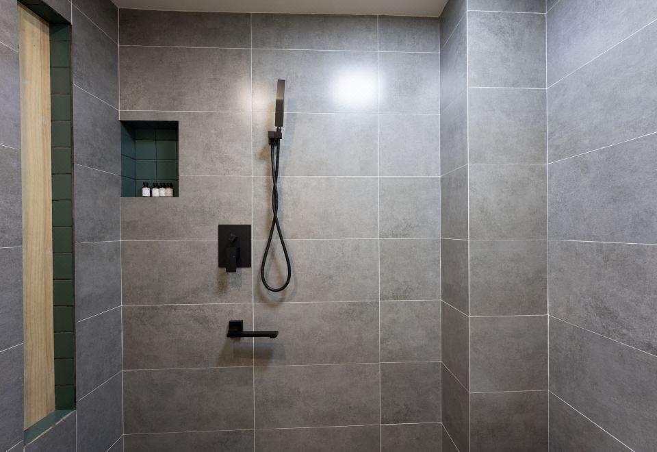 Leon Yu Mu Zhi Ye Designer Homestay (Dukezong Ancient City Store)Private｜ Courtyard Double Bed Room (Air Conditioning + Oxygen Supply + Independent Small Courtyard + Humidifier)