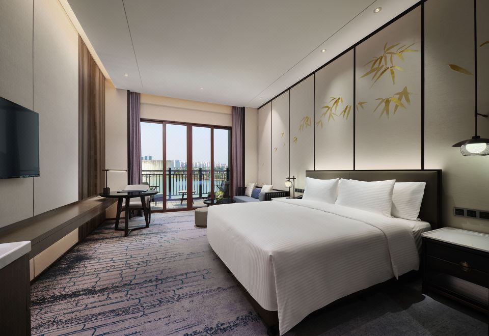 Steigenberger WuxiDeluxe Lake-view Queen Room