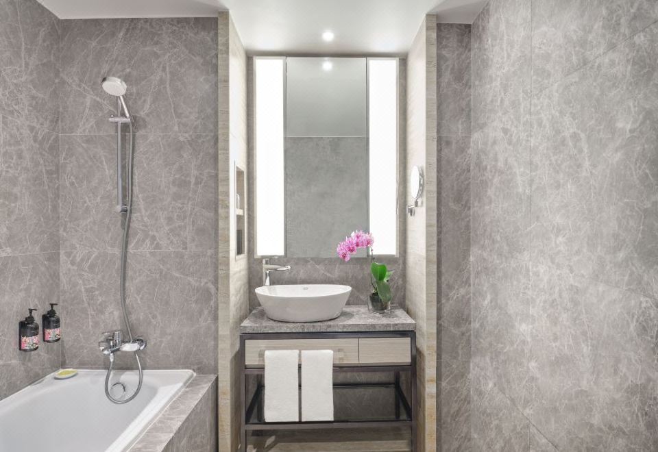 至尊河畔特大床房（新装修）