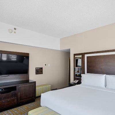 聽力無障礙特大床房（帶步入式淋浴） 金蓋特威假日飯店 - IHG 旗下飯店優惠