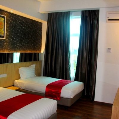 Bilik Kembar Utama Kupon 906 Premier Hotel