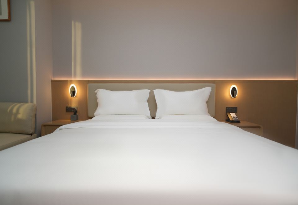 Wonderful Double Bed Room With Memory Mattress And Smart Control