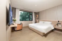 Qin Luxe Qinglefu Courtyard Hotel (High Speed Railway Station Jiaxing Road Food Street)