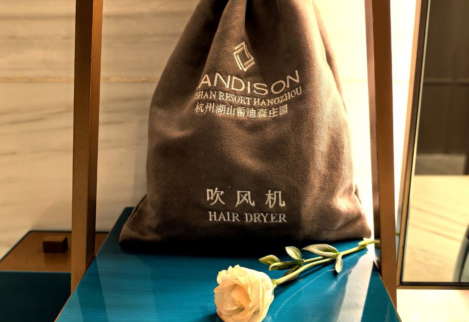 湖山庭院大床房