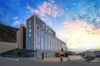 JI Hotel (Yushu Horse Racing Field)