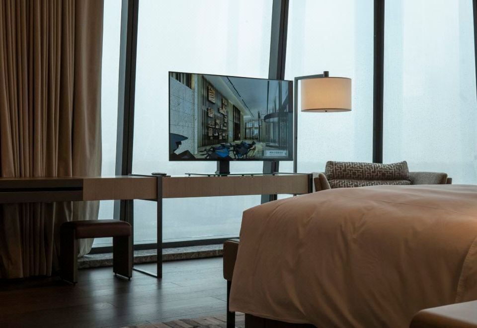 行政全景大床房-270°全景落地窗高空落日晚霞