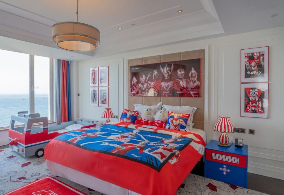 SeaView Garden Hotel QingdaoClassic Ultraman Theme Sea-view Two-Bedroom Suite (Two Double Beds + Two War Chariot Beds)