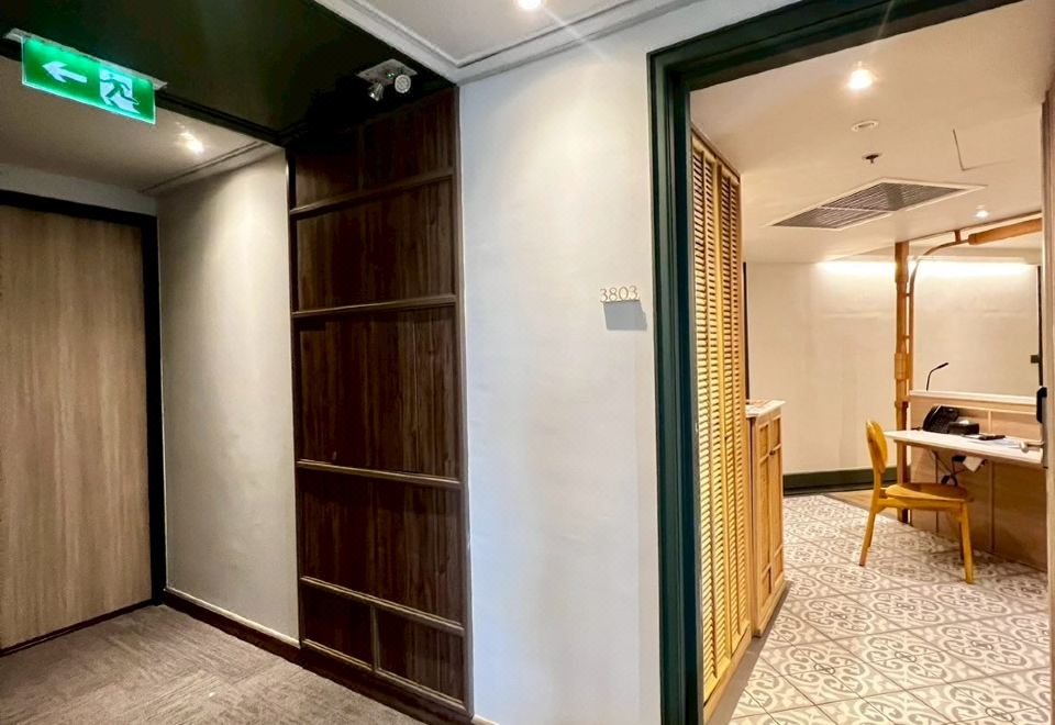 家庭河景特大床房