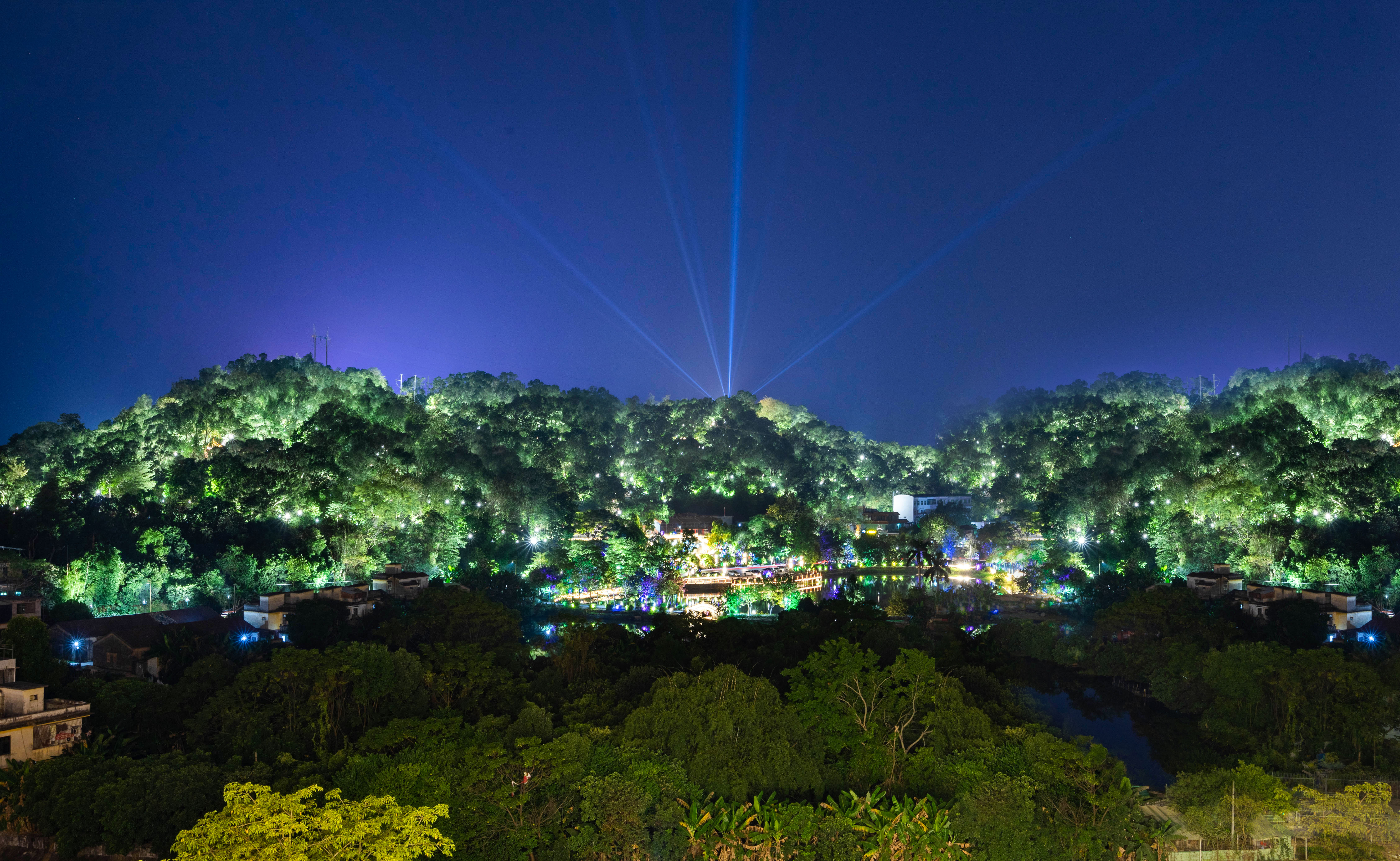 豪华山景大床房「绿意青琅︱慕思床垫+4K投屏+小冰箱」