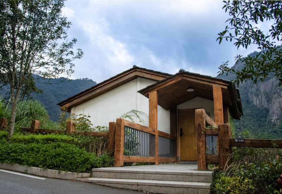 青云阁-山居（大床+室内温泉泡池）