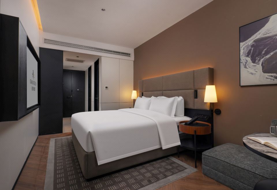 Deluxe Queen Room