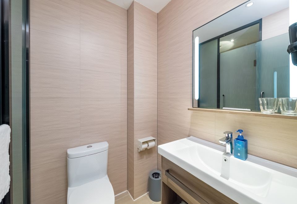 HanTing Hotel (Beijing Qianmen Street)Queen Room