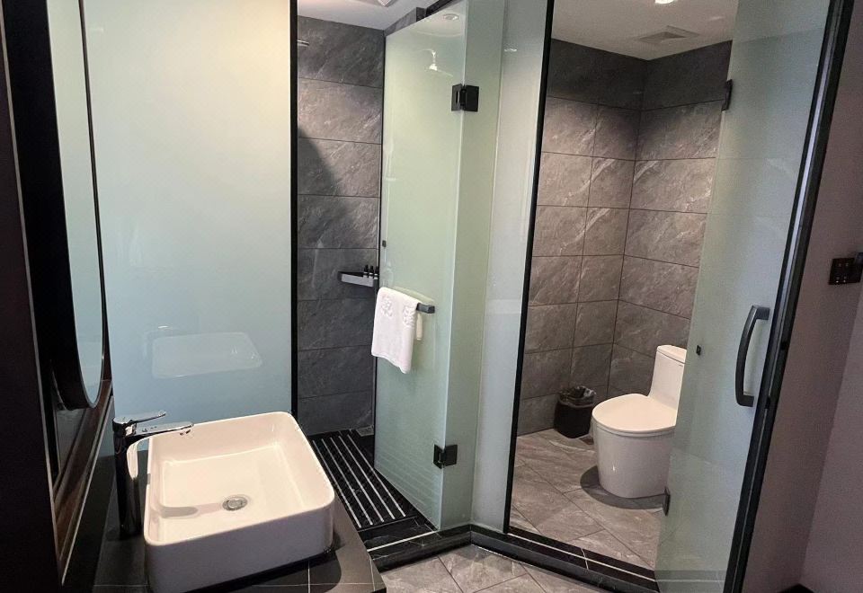 Qian Stream Grand HotelDeluxe Queen Room