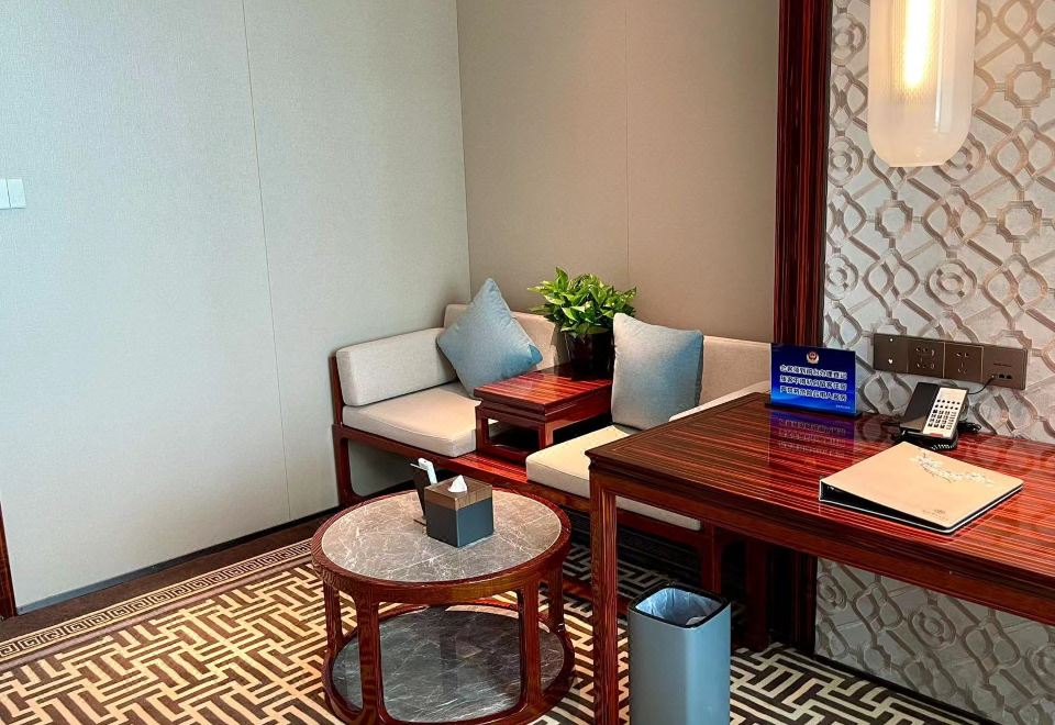 Century Huatian HotelSuperior Suite