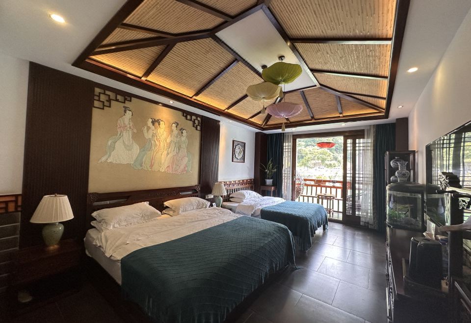 臨河陽台觀景家庭房