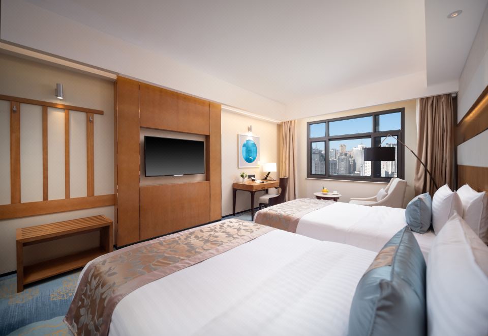 行政双床房「尽揽城市华灯+软沙发+办公书桌+舒适浴缸」