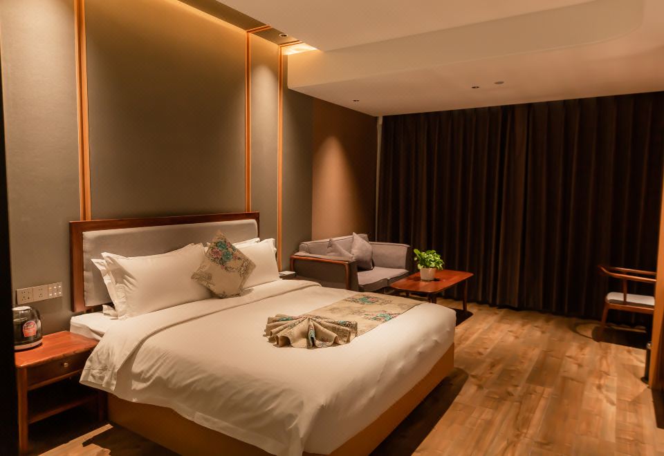 Imaginative Cinema Double Bed Room (Enjoy Iqiyi Diamond VIP + Fridge + 120-Inch Projection Screen)