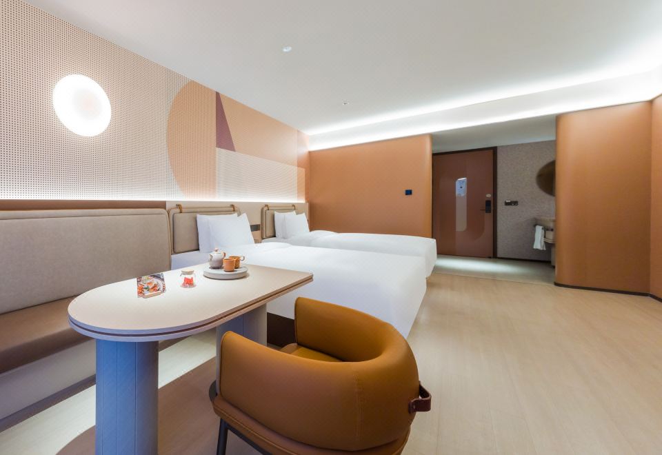 豪华双床房（65寸可投屏电视+小冰箱+落地窗）