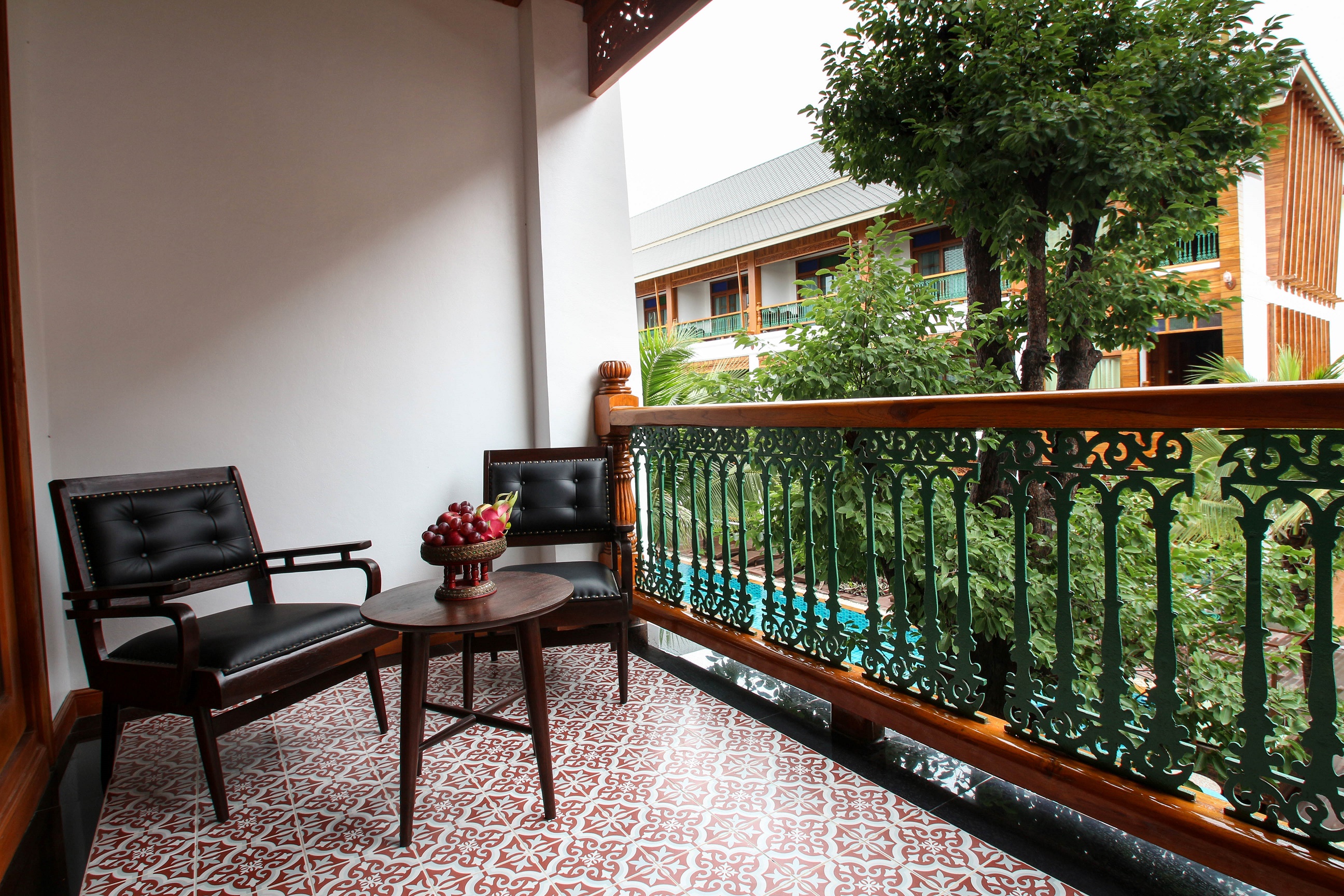 奢华客房（特大床，阳台）