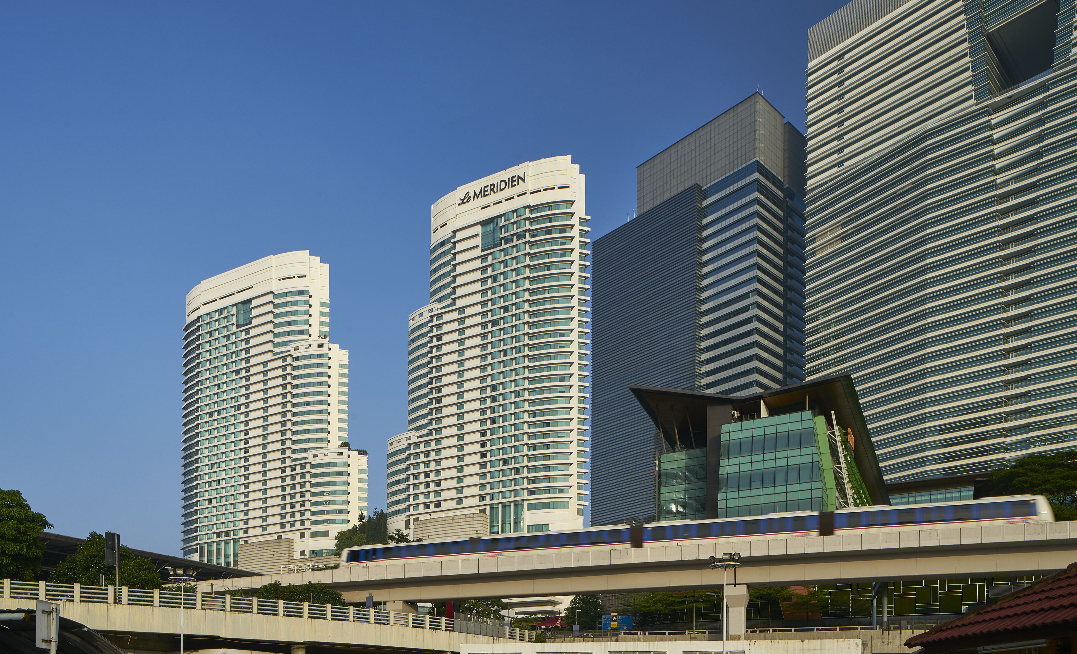 大型客房，一張特大床