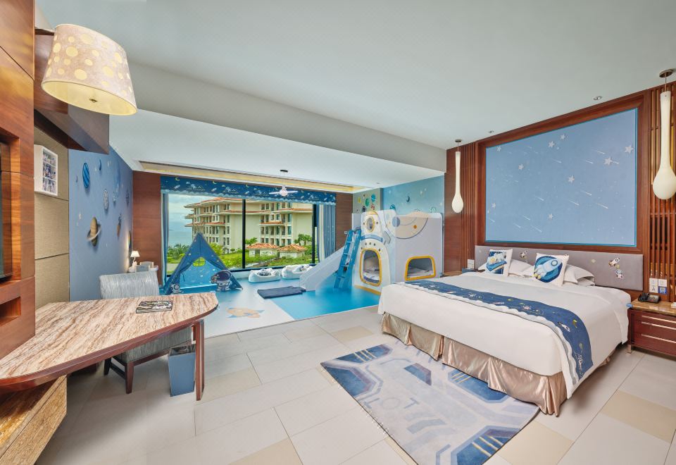 Regal Palace Resort HuidongSpacecraft Deluxe Family Room