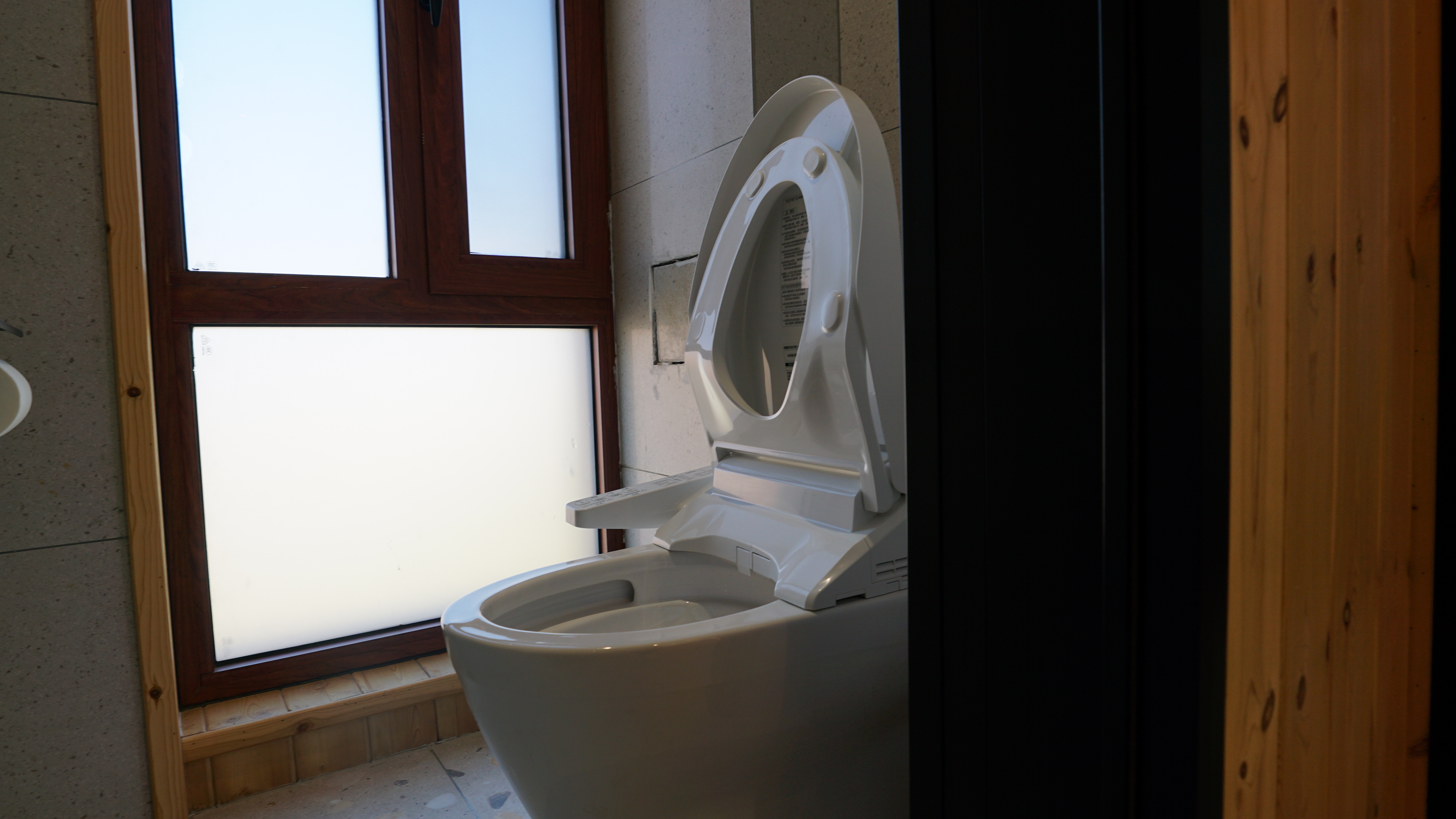 方池·轻奢园景大床房（全景落地窗+浴缸+木质别墅）