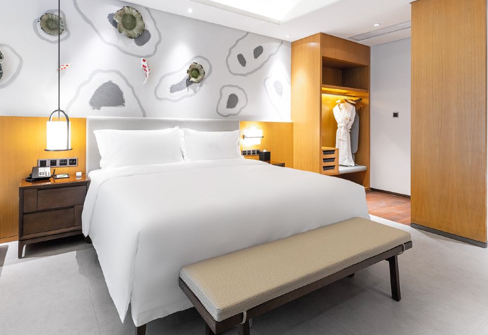 二居室家庭套房（一大一小床+私密空间）