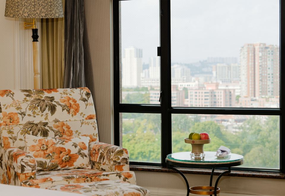 行政湖景大床房