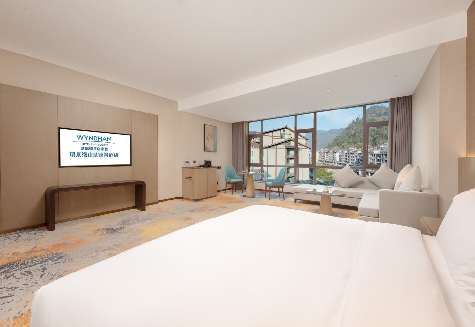 Deluxe Queen Room