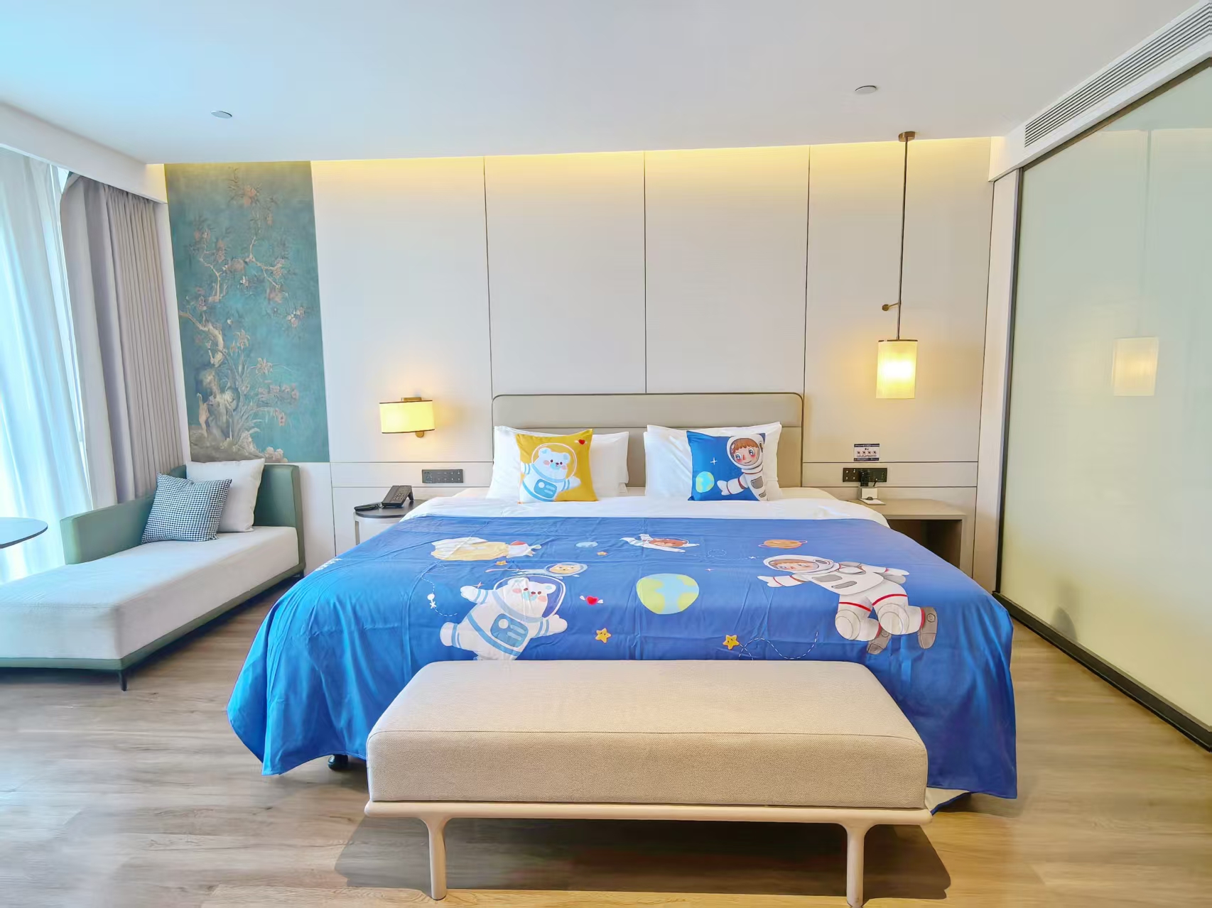曼享太空伙伴亲子房