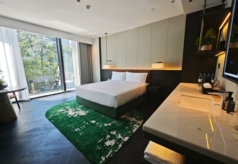 Beijing Oriental Mao HotelElegant Queen Room