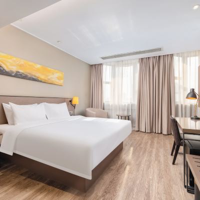 高級大床房（小冰箱+沙發茶几+凈化器） 如家精選飯店（天津五大道南京路小白樓地鐵站店）優惠