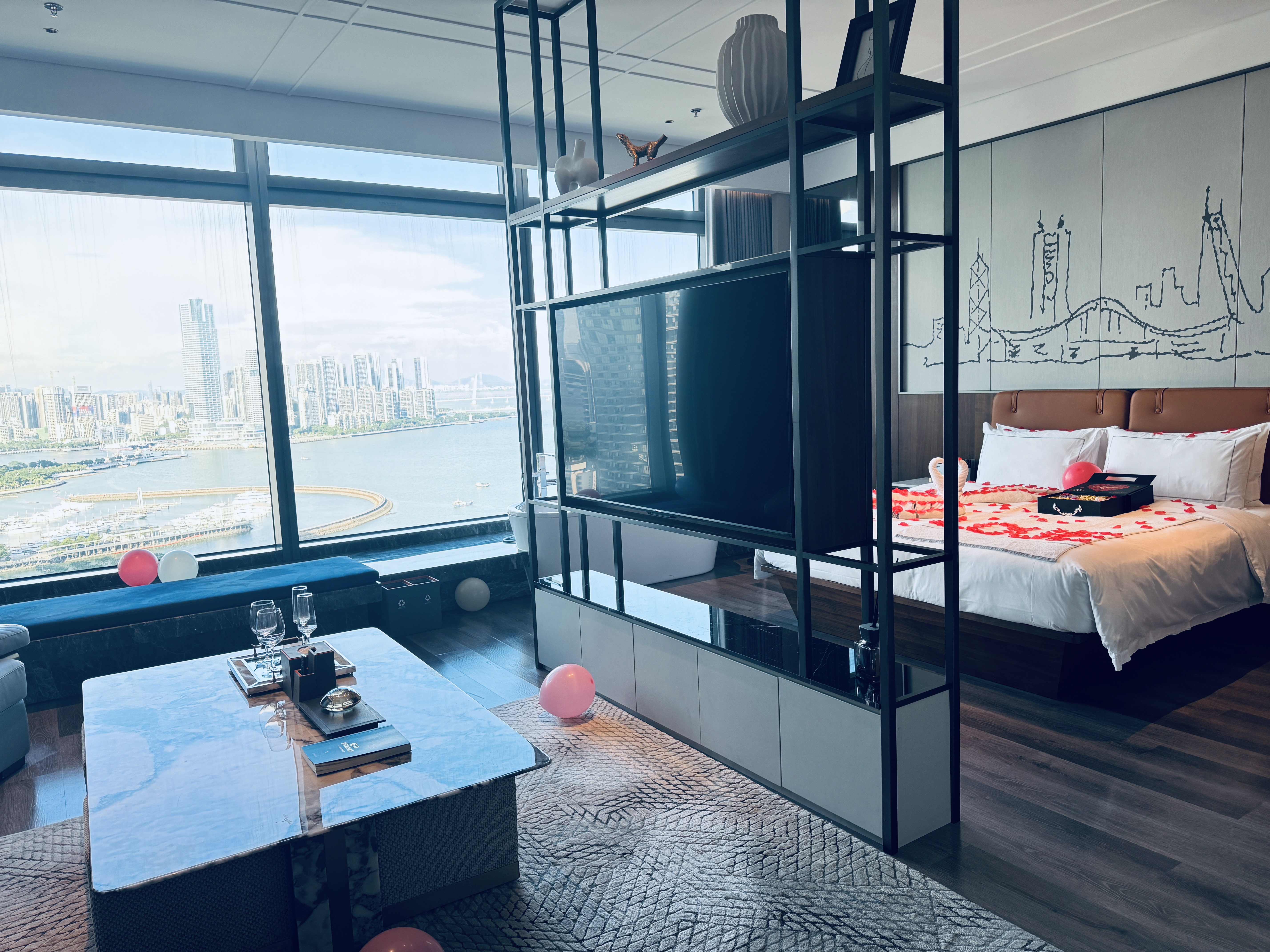 UrCove By Hyatt (Shenzhen Shekou Cruise Center)Romantic Suite - Sea-View (Bathtub)