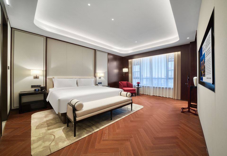 ZhouShan CaiFu HotelFortune Suite (Sleep-Inducing Latex Pillow + Large Reception Area + Private Bathtub)