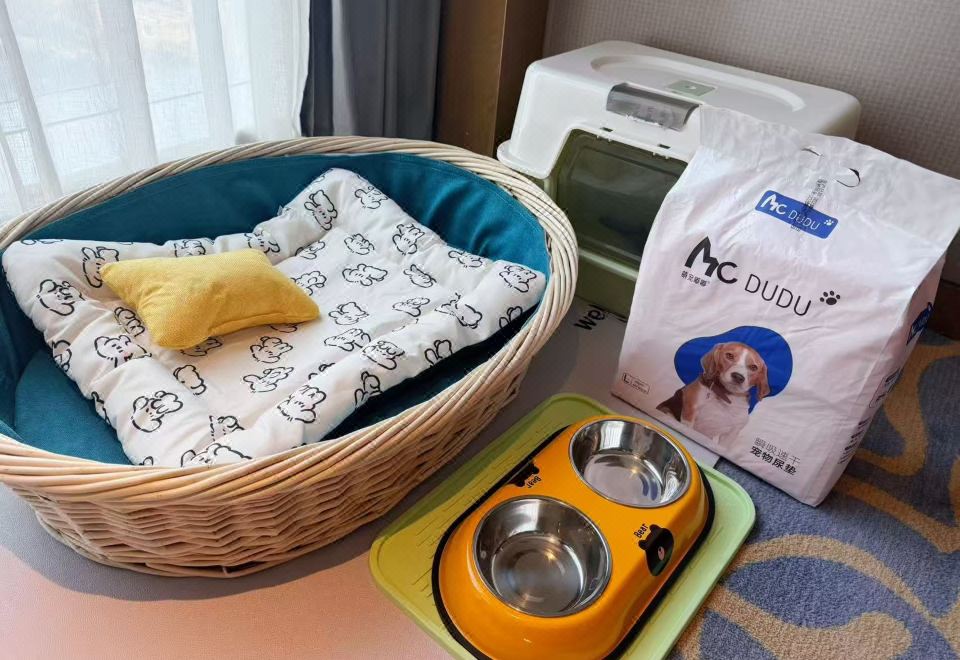 Wanda Realm LangfangPet-Companion Premium Deluxe Double Bed Room (Pet Supplies + Toys)