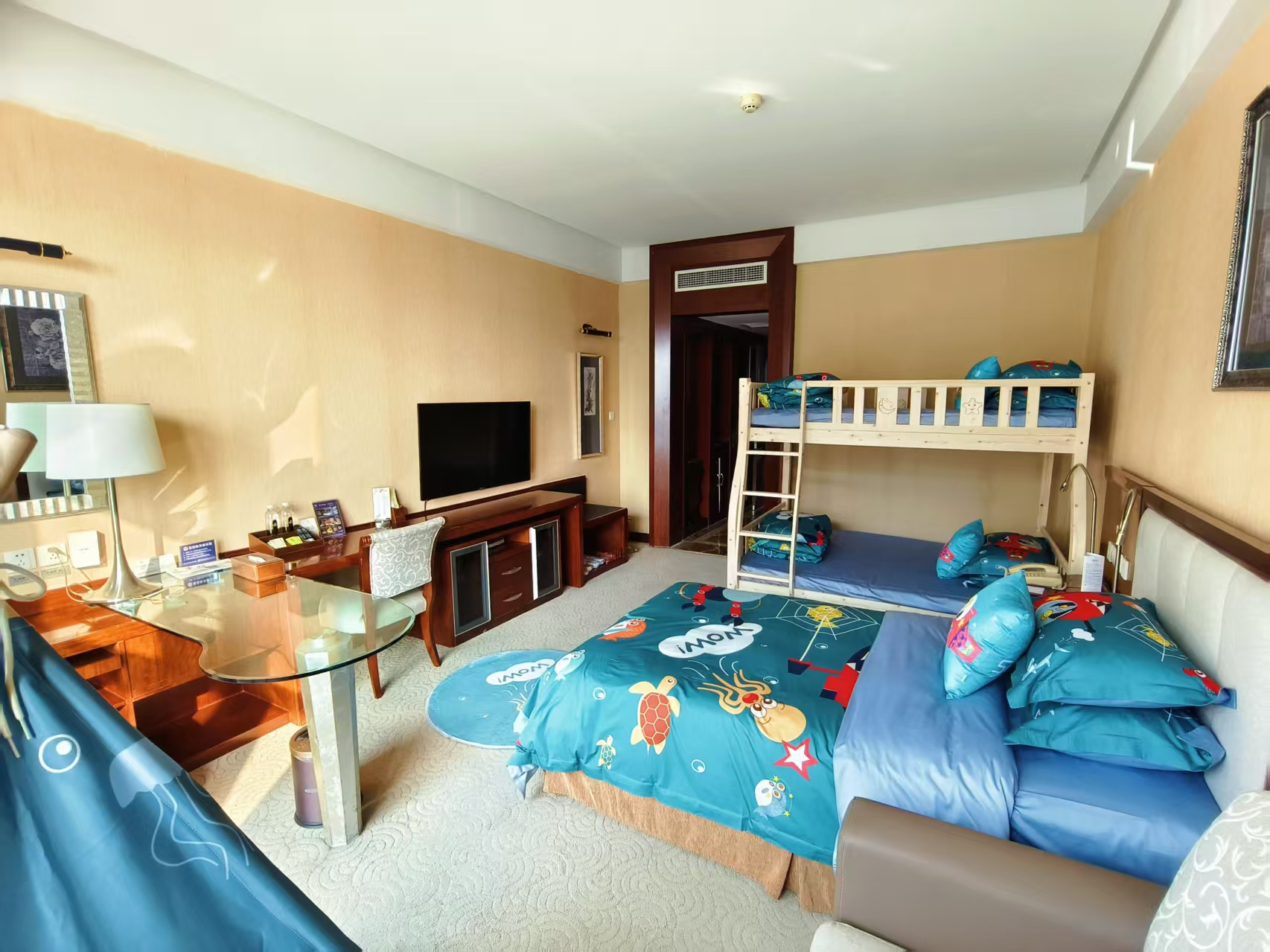 蓝色主题亲子房