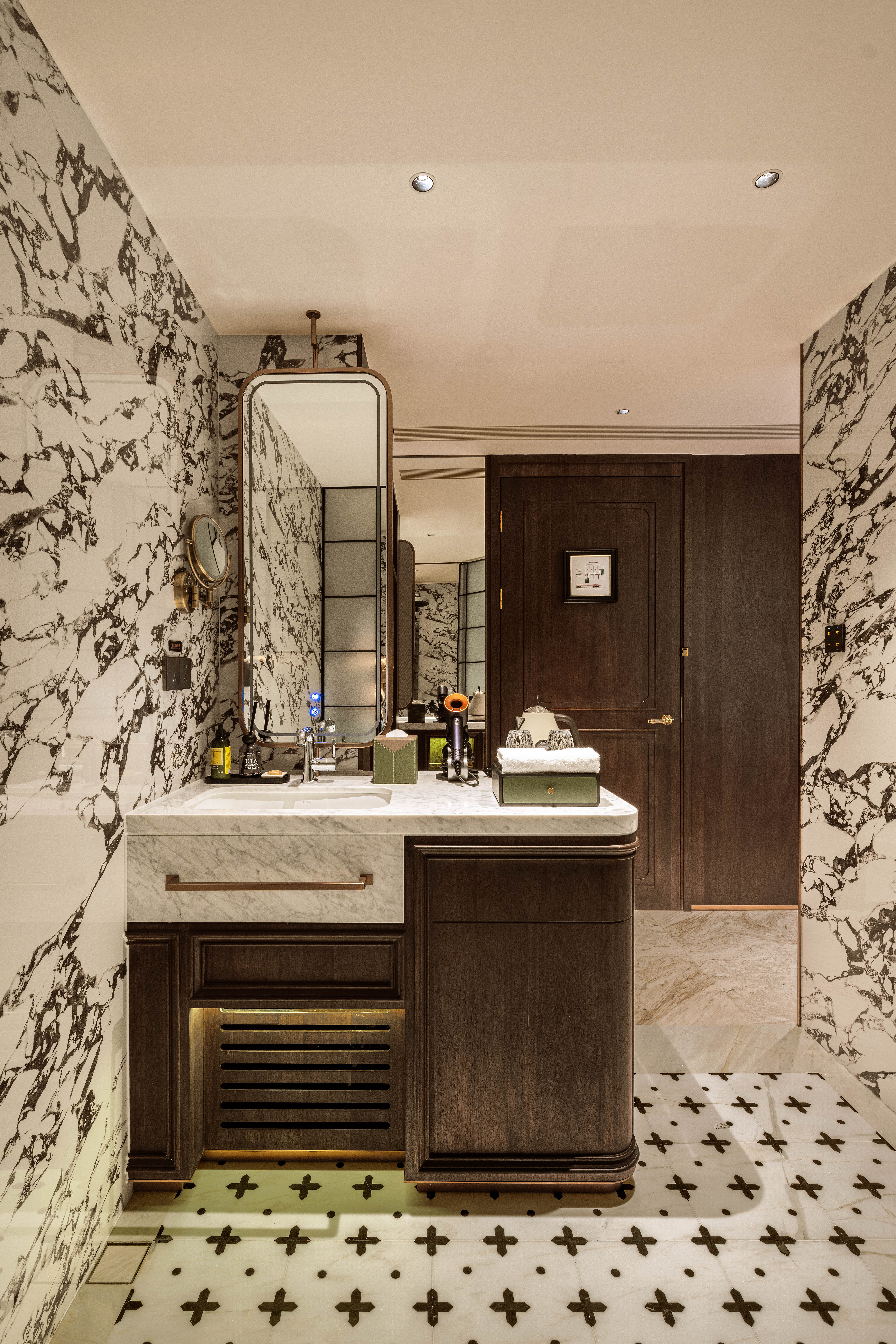 Luxe Enjoyment Old Villa Vintage Feel Double Bed Room (King Koil Mattress + Dyson Hair Dryer)
