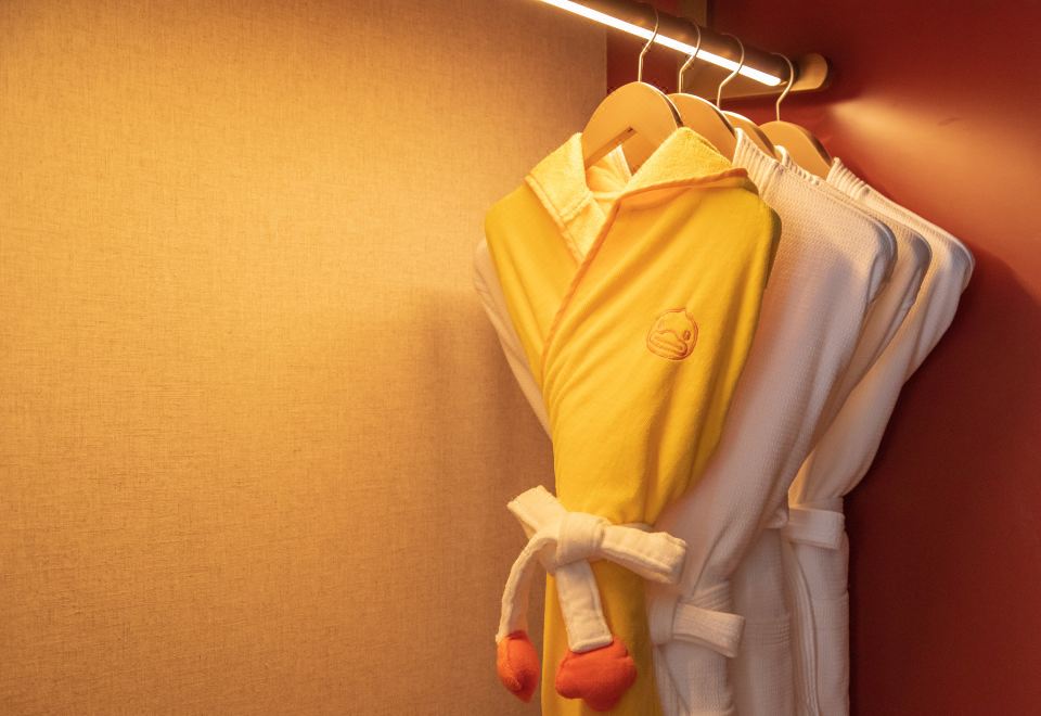 嘉賓軒小黃鴨親子主題家庭套房