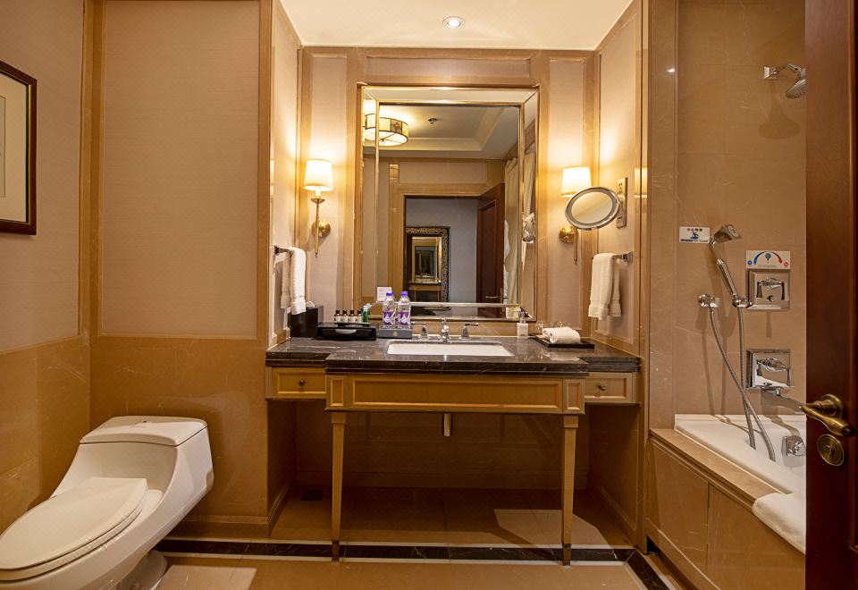 维多利亚阳台房（博物馆翼楼）