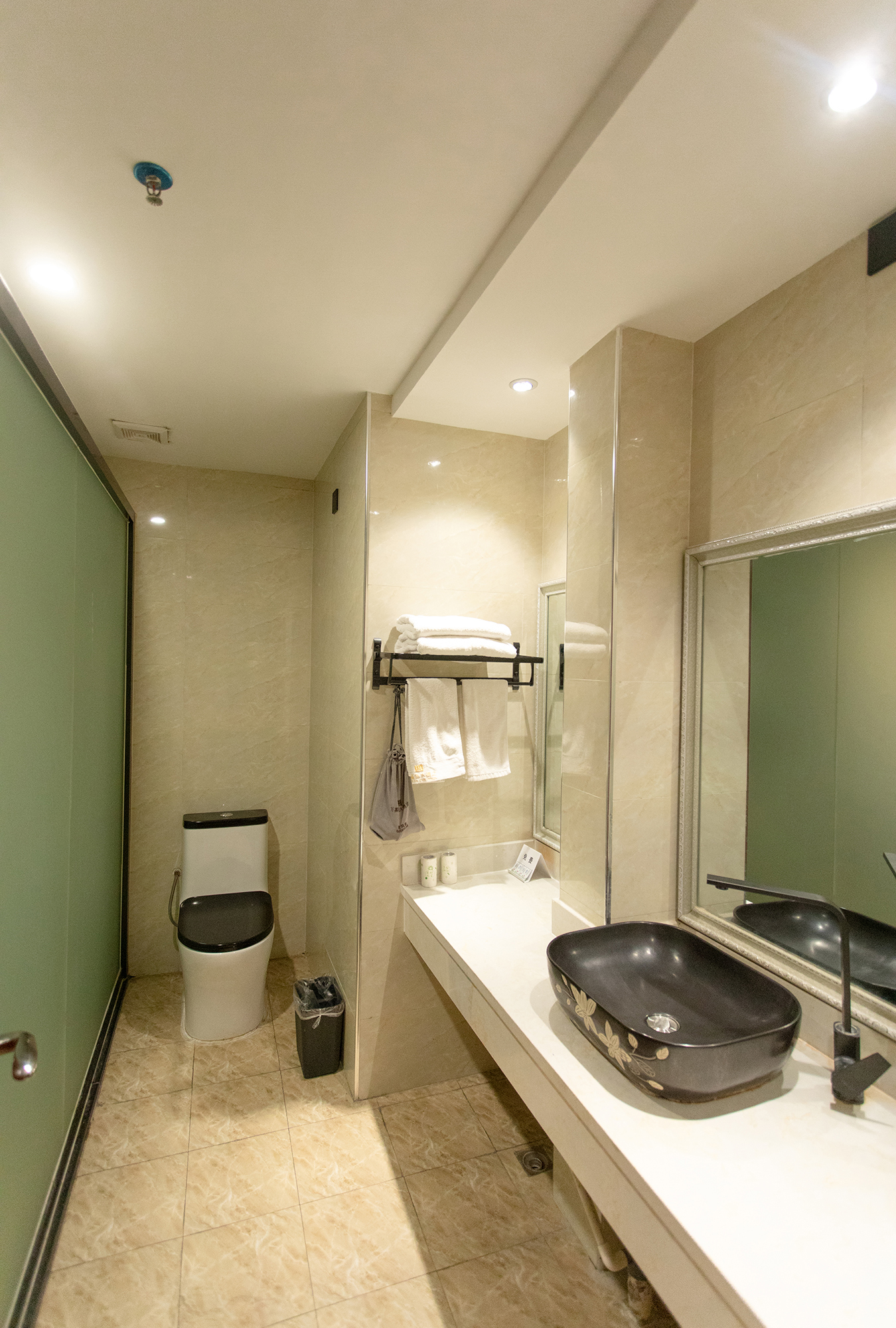 Huocheng Wanjiayue Hotel豪华中式三人房（舒适床品+超大空间）