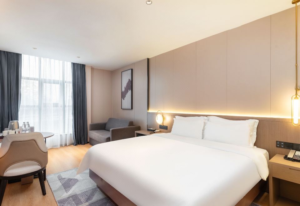 行政大床房（舒適沙發+慕斯床墊+零壓枕頭+mini吧）