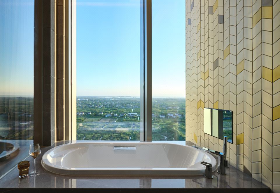 Crowne Plaza QidongRiver-view Suite