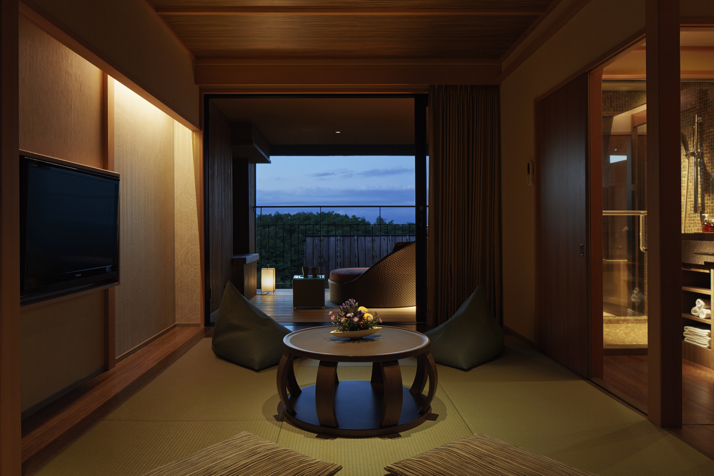 【富士山侧】温泉露天浴池（日西合璧房/带露台）