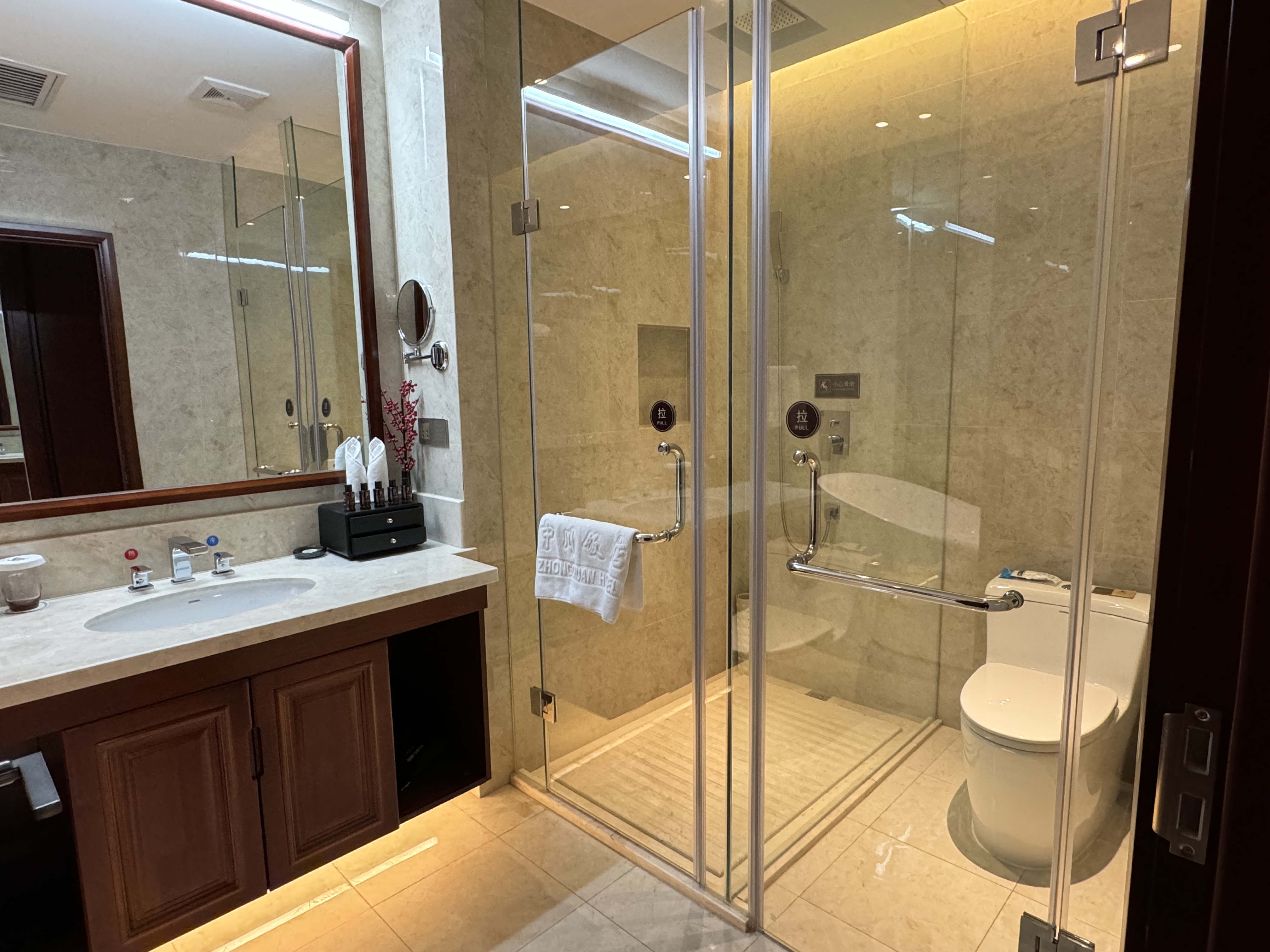 行政豪华大床房