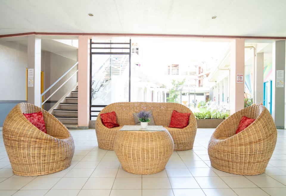 Tropical Place Hotel by RedDoorz