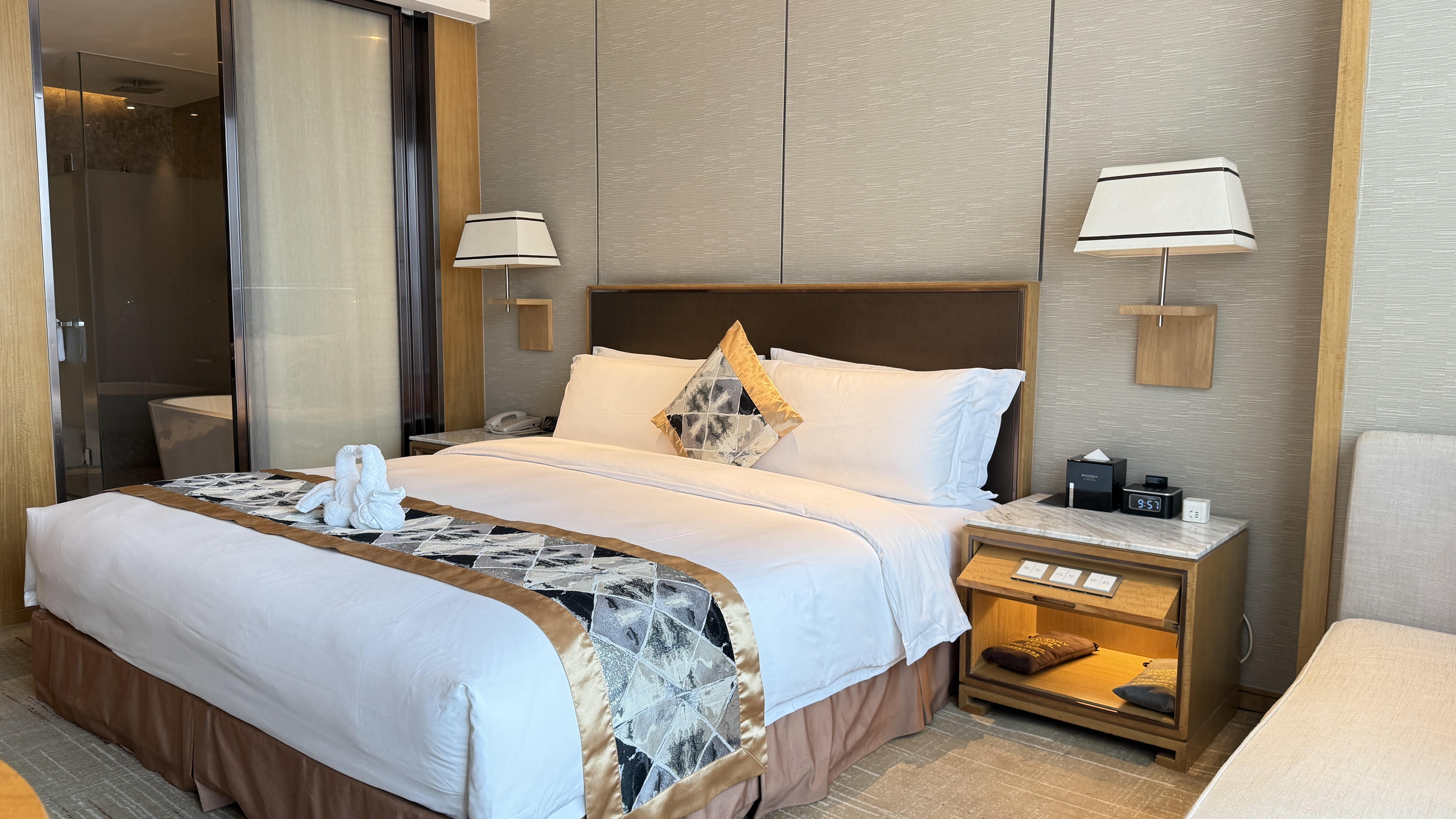 沉浸觀影?影音大床房|巨幕觀影|影視會員