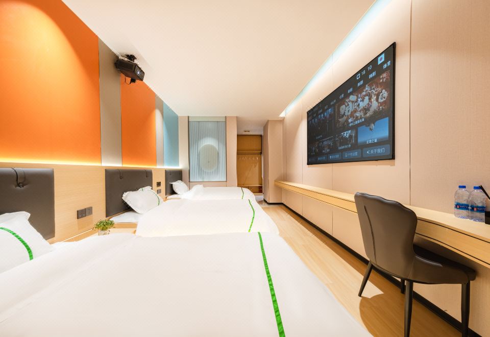 商务三床影音房