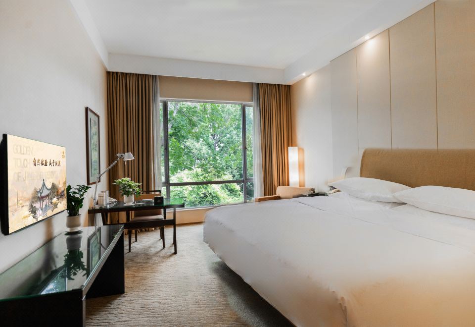 Jinling ResortQueen Room With Garden View